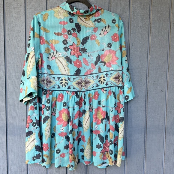 Floral oversized top. Size Small - Picture 5 of 5